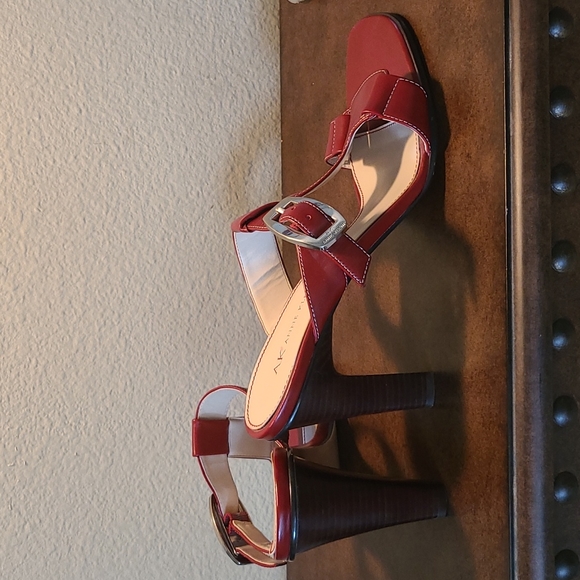 Anne Klein red leather dress sandal - Picture 2 of 7